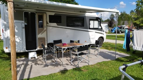 Luxurious family camper with a great sense of space and great travel comfort