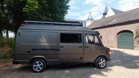Jacobus – 2p Mercedes camperbus off-grid