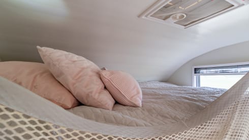 Fransie  – Luxury 5 person Alcove camper from 2017: Fransie