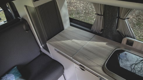 Ollie │ Luxury 2 person camper