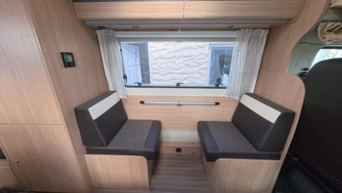 Beluga – Sunlight A72  - 6 Berth Motorhome Insurance Included