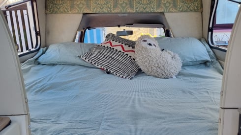 Eliza – Retro Romahome available for adventures