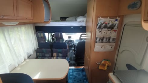 Rolly Roger – Family Camper 5-seater attic