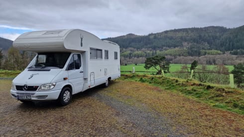 Insurance Included in rental – Perfect family motorhome 6 berth 'off grid'