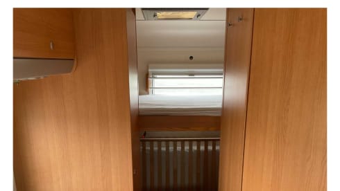 Rolling Happiness – 5p Renault alcove from 2008
