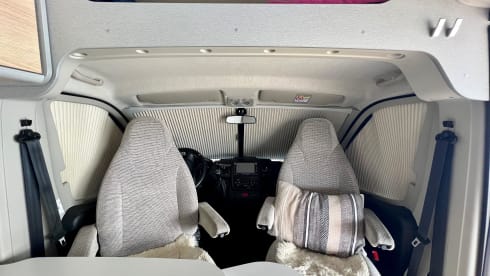 Freeda – Luxury off-grid Hymer (4p) roof tent