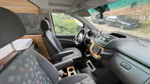 Franz Ferdinand – Beautiful compact 4x4 Camper