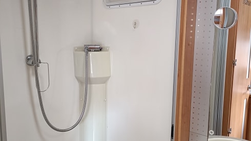 Hymie – Camping-car Hymer 4 places intégré depuis 2007
