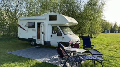 Fijne gezinscamper met 6 zit & slaapplaatsen.  – 6p Fiat alcove from 2004