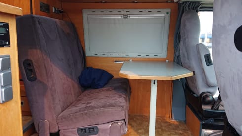 2-person Mercedes-Benz bus from 2003