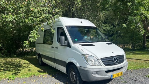 Borrie – Mercedes Sprinter campervan from 2010 (Automatic)