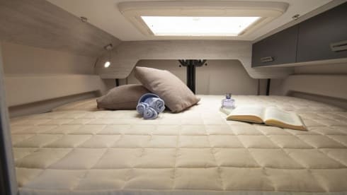 Jessie – Jessie, Camperbus Roller Team 4P, nice and compact and yet luxurious, shower and toilet