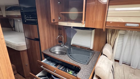 Esprit – 2p Dethleffs semi-integrated camper from 2014