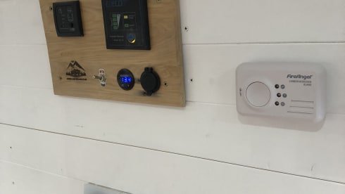 Peach – Cosy Mercedes Sprinter Campervan 