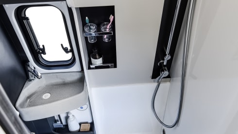 Jacq – New CamperVan: compact and all comfort