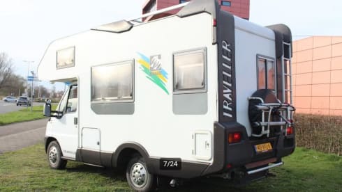 Sleek KNAUS Traveler 4p, 5.5m and double air conditioning!