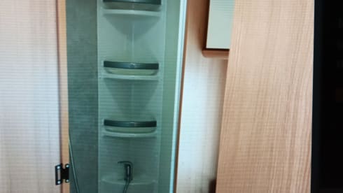 Happy Tour – 6 person Ahorn family camper Alcove 2018 with fixed beds LAST MINUTE