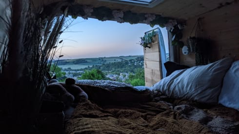Maura the Boogy Wonder Van  – Superior Land Yacht 