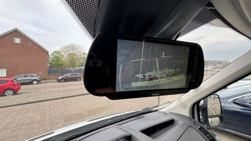 Chausson 758 – 5-person luxury camper with barbecue and outdoor shower 