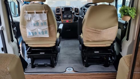 Jill – Stunning 4 berth family van. Fixed bunks!