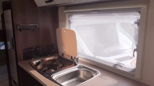 Ideal family motorhome Zefiro 675 1-6 berth (Edinburgh)