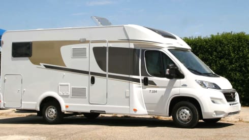 Carado T334 – Discover SPAIN with the camper! Rent a Carado MODEL 2021 now