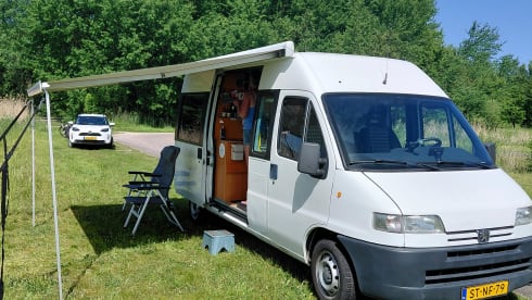 2-person Peugeot campervan from 1997