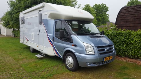 Comfortable camper with single beds and air conditioning
