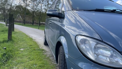 4p Mercedes-Benz bus from 2004