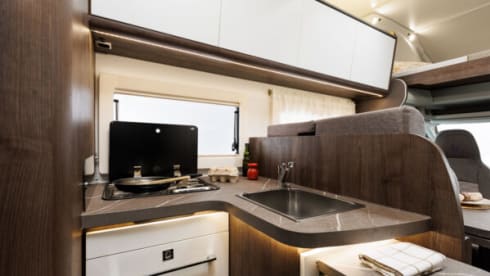 Benny – The family alcove with large garage