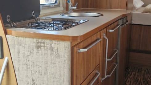 4p Eura Mobil alcove uit 2011