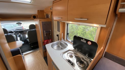 Compact and fully equipped Ford Hymer 522 Campervan