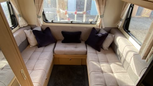 Elddis Autoquest 180 2.2 luxury Motorhome 6 seats 6 belts.