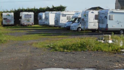 EASY 9 MOTORHOME HIRE JUST TURN UP AND GO