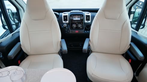 Sun Living Flexo 6.40, 2 couchages - 4 places assises, lits en longueur, climatisation !