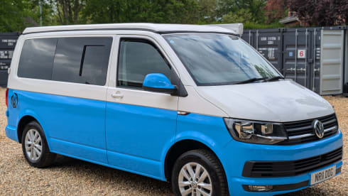Victor – 4 berth Volkswagen campervan from 2017