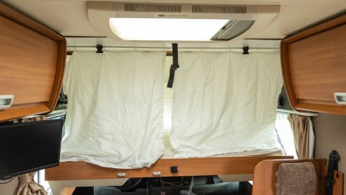 Spacious 6-person family camper