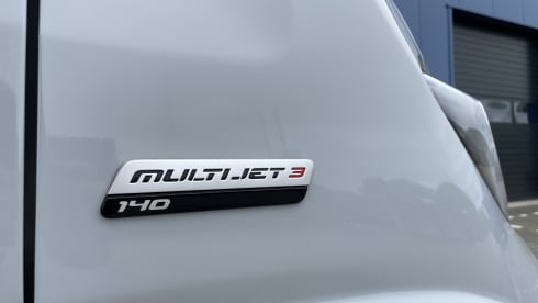 Tourer 5.9 – Carado CV 601 - fixed bed with a length of 5.99 METER!