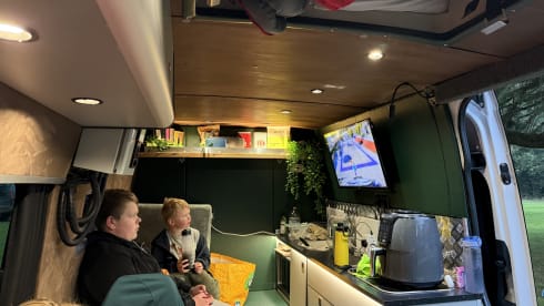 Avandra  – Avandra – All-Season Adventure Campervan 🚐✨