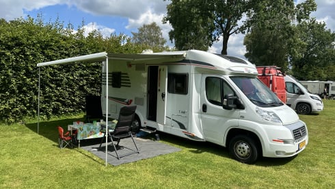 Carado semi-intégré confortable de 2013 pour 4 personnes