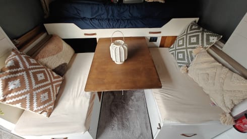 Loesje – Unique 2-person campervan for adventure & luxury!