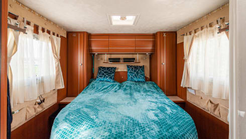McJaCe – richly equipped 2 person camper with separate shower and toilet