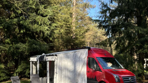 Ruime, hoge gezinscamper. Ideaal voor gezinnen en lange mensen