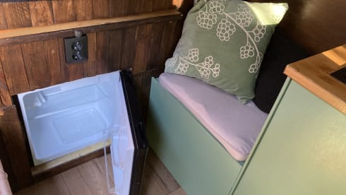 Ed – Stylish self-built camper L3H2