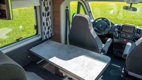 enjoycamper2 – KNAUS VAN TI 650 MEG PARTIALLY INTEGRATED TOP EQUIPMENT IDEAL FOR COUPLES