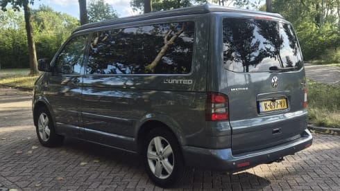 United – 4p Volkswagen campervan uit 2008