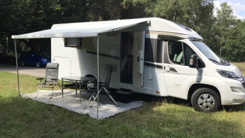 Modern luxury semi-intergraal Camper 4 persons