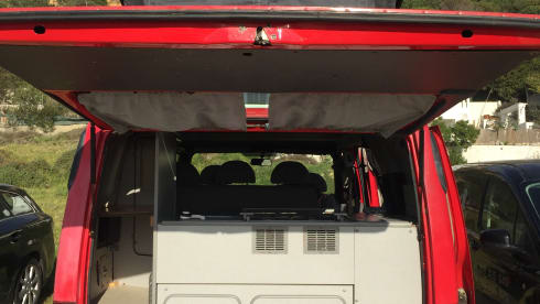 Nugget – On an adventure with a cozy camper 'the Nugget'