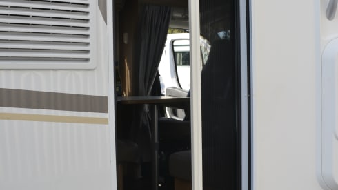 Carado T339 – ULTIMATE FREEDOM! Luxurious and complete camper with Queensbed and Luxurious interior
