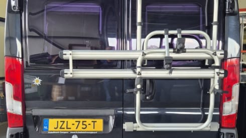 Camper Knaus VanTourer con due letti singoli, 4 posti letto per 3-4 persone